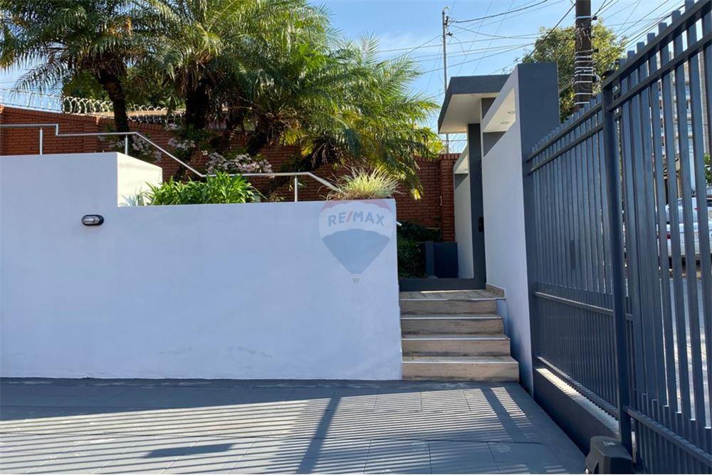 Casa — 3 dorm. — Encarnación — 5/5