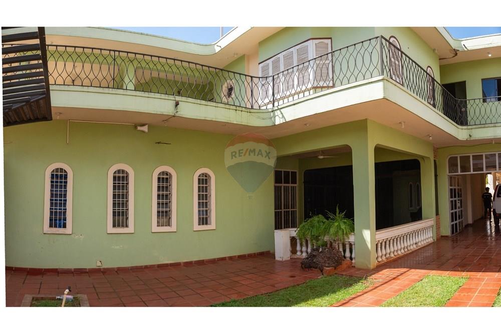 Casa — 5 dorm. — Ciudad Del Este — 3/5