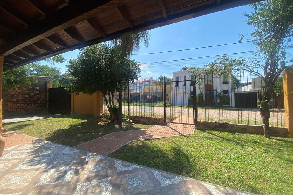 Casa — 2 dorm. — Lambaré — 3/5