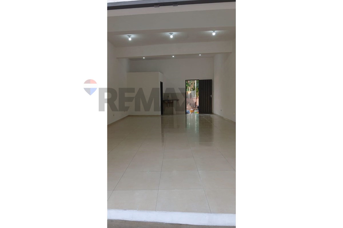 Alquilo hermoso salón comercial sobre Ruta Thompson, Ypané — foto 3