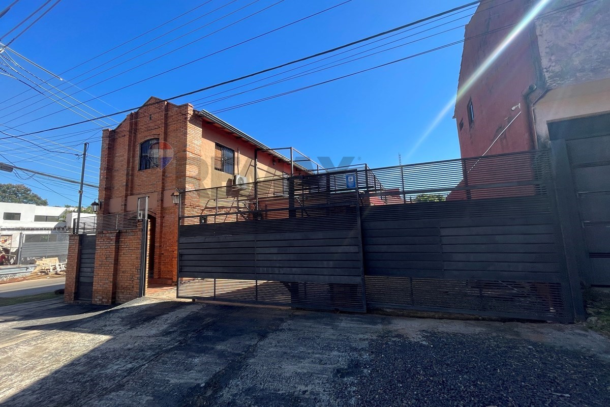Duplex — 3 dorm. — Luque — 2/5
