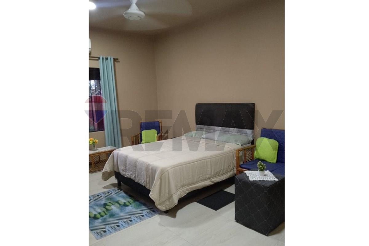 Casa — 1 dorm. — Kennedy — 2/5