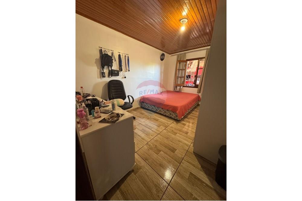 Casa — 3 dorm. — Area 6 — 2/5
