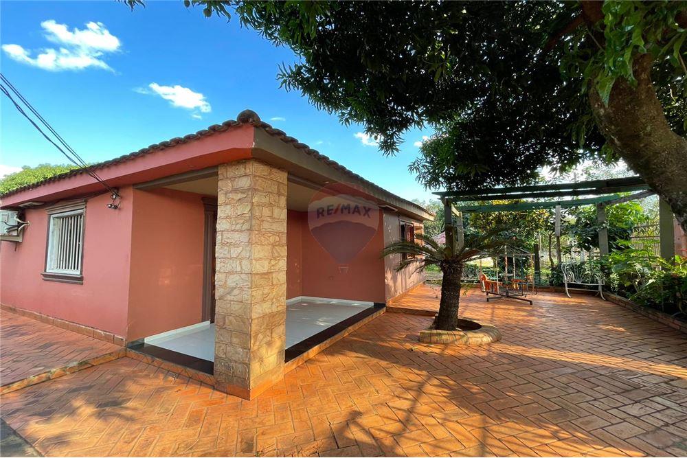 Casa — 4 dorm. — Caacupemi — 2/5