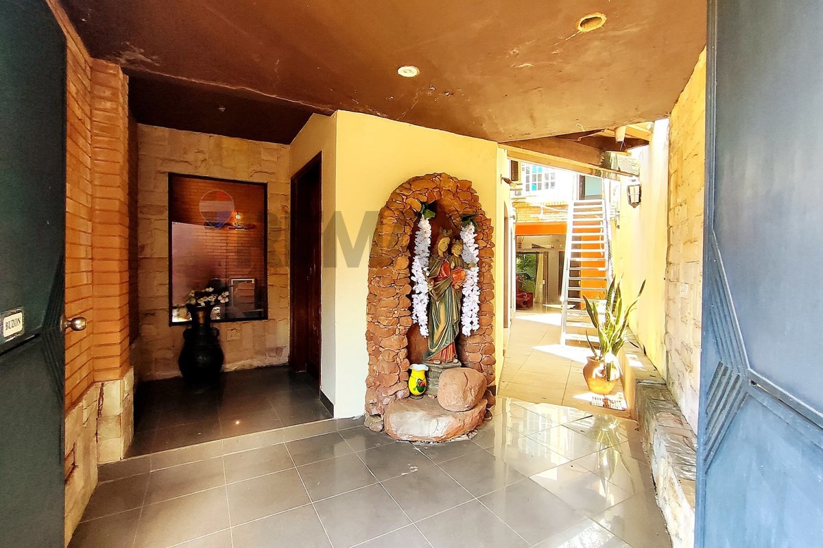 Casa — 5 dorm. — San Roque González — 3/5