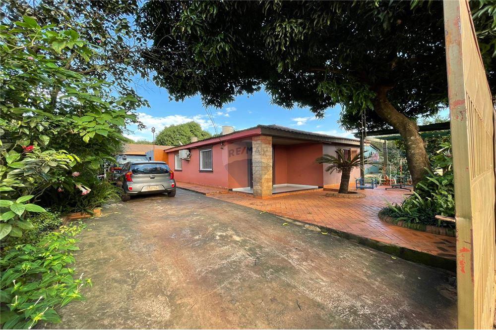 Casa — 4 dorm. — Caacupemi — 4/5