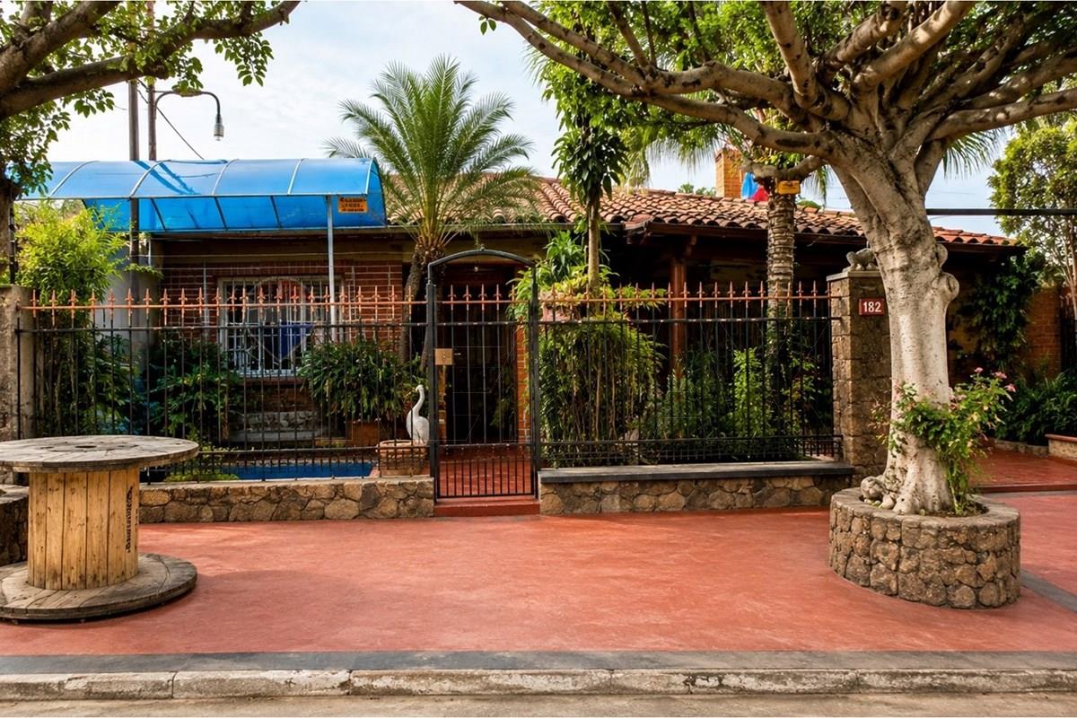 Casa — 3 dorm. — La Concordia Monseñor Bogarín — 1/5