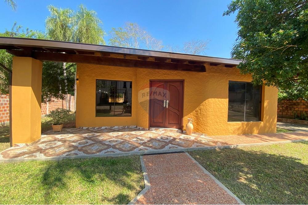 Casa — 2 dorm. — Lambaré — 2/5