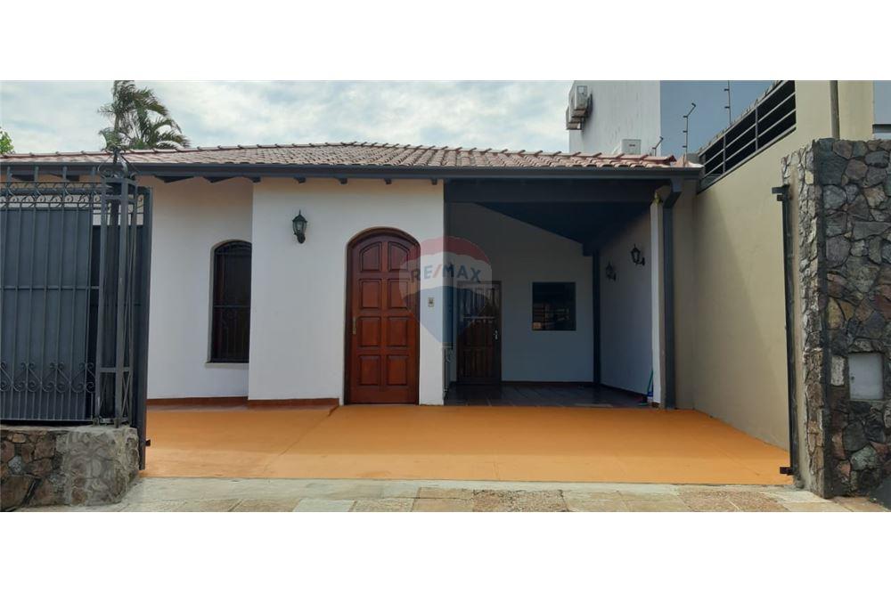 Casa — 3 dorm. — Encarnación — 1/5
