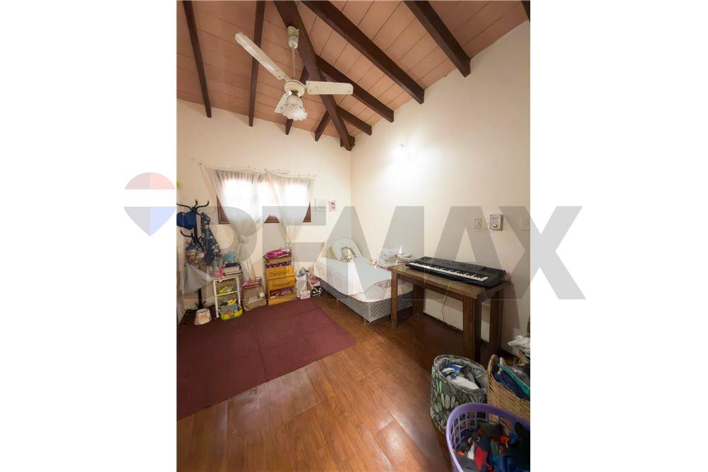 ✨EN VENTA AMPLIA CASA EN ESQUINA CON TERRENO DE 720M², 2 PLANTAS, ZONA TERMINAL DE ASUNCIÓN, A 3 CUADRAS DE LA AV. REPU — foto 2