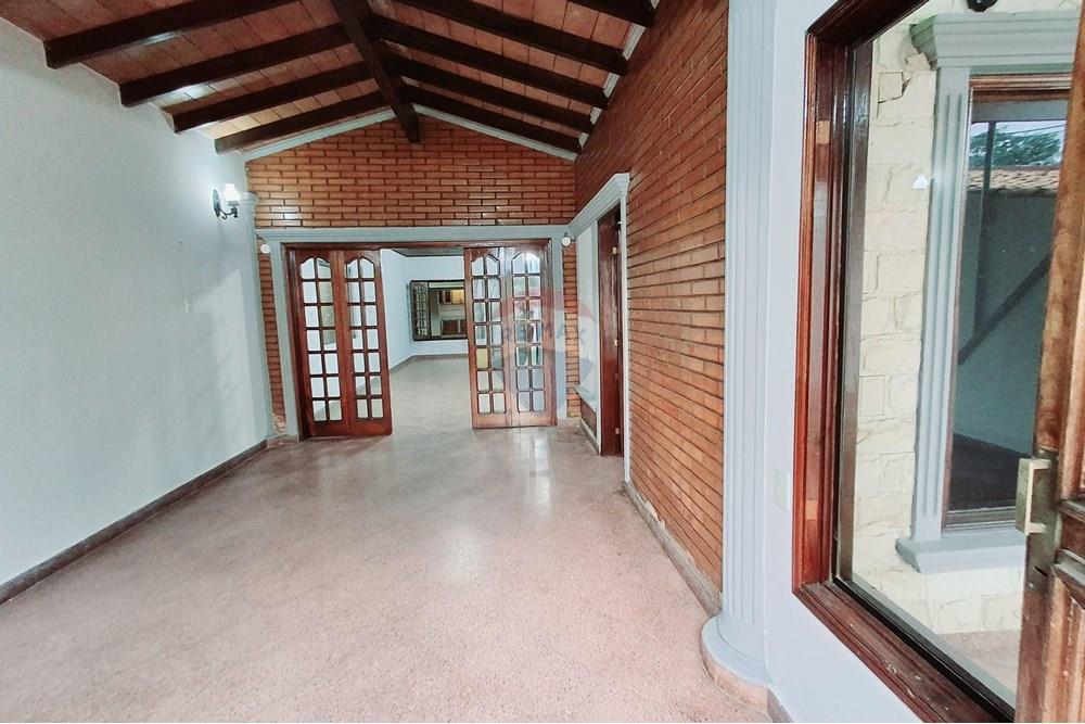 Casa — 5 dorm. — San Lorenzo — 4/5