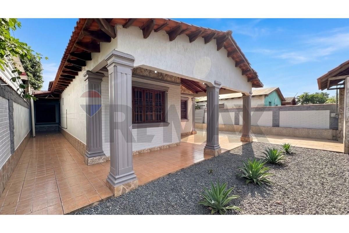 Casa — 4 dorm. — Hernandarias — 2/5