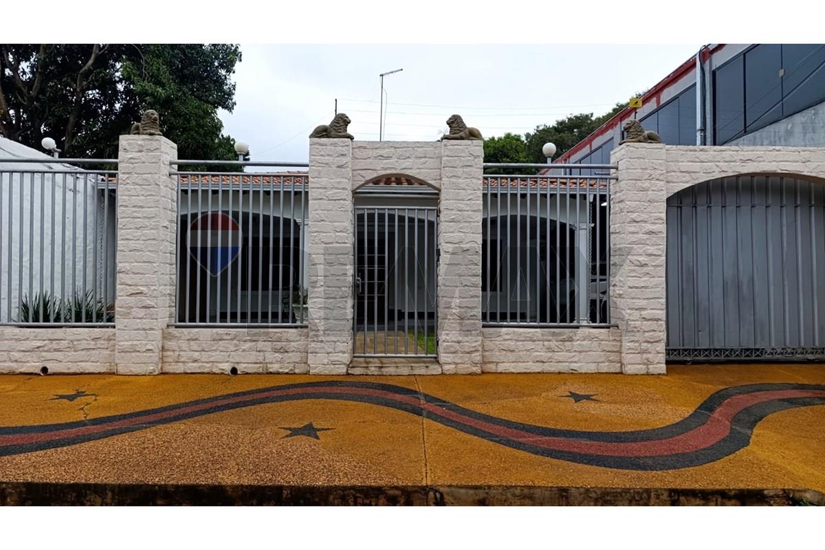 Casa — 3 dorm. — Julián Augusto Saldivar — 4/5