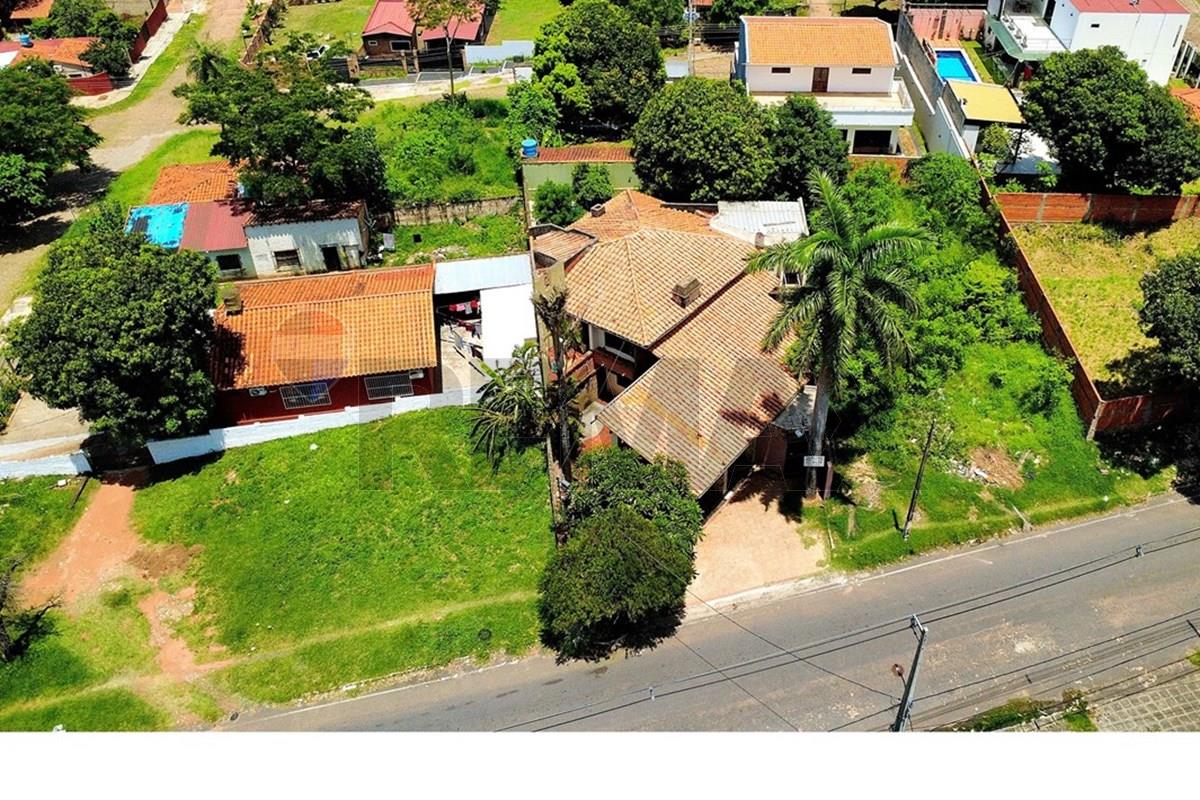 Casa — 5 dorm. — San Roque González — 2/5