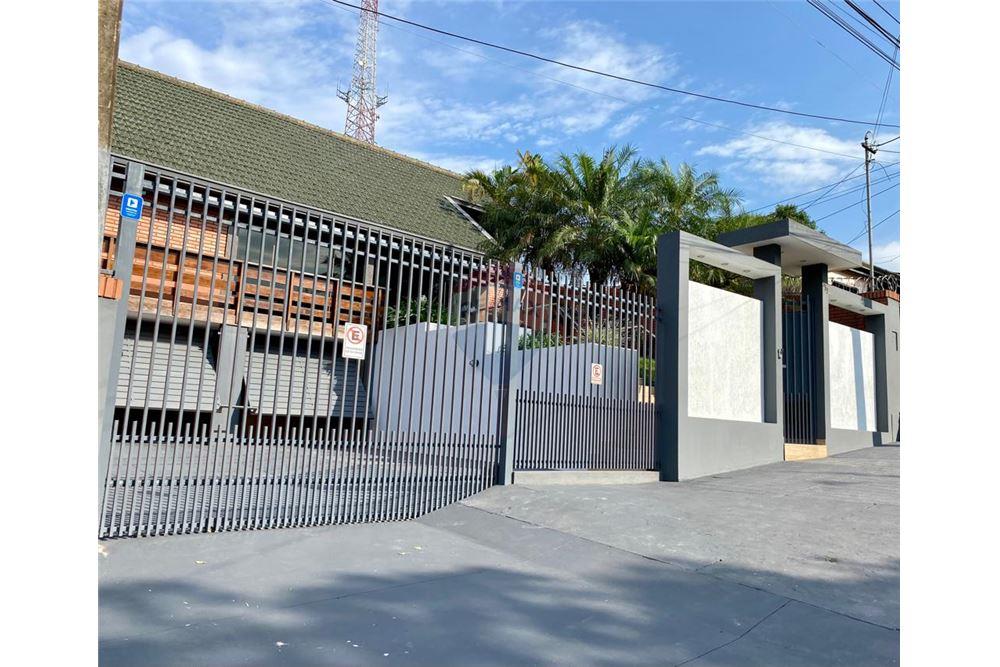 Casa — 3 dorm. — Encarnación — 2/5