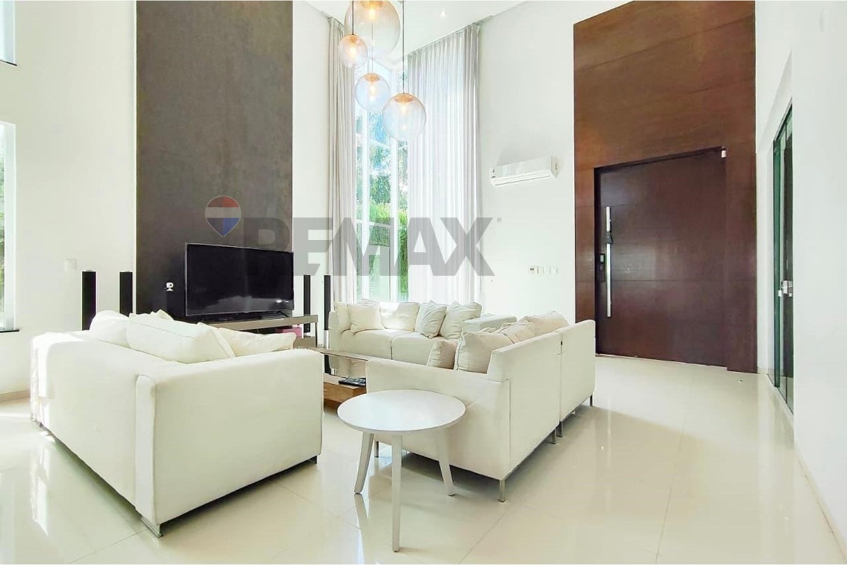 Casa — 3 dorm. — Lambaré — 3/5