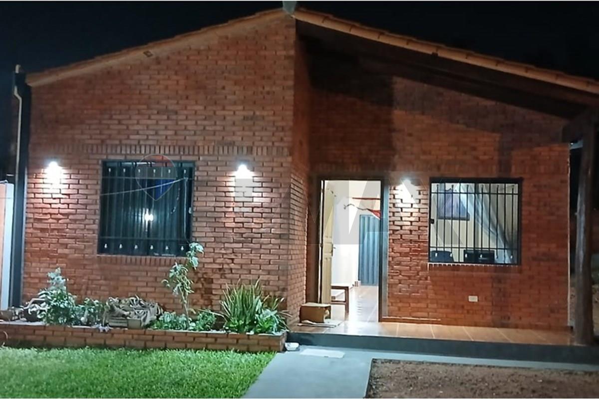 Casa — 2 dorm. — Caacupemí — 2/5