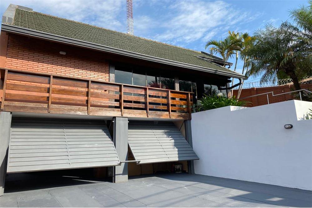 Casa — 3 dorm. — Encarnación — 4/5
