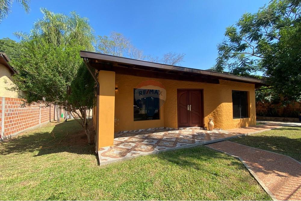 Casa — 2 dorm. — Lambaré — 1/5