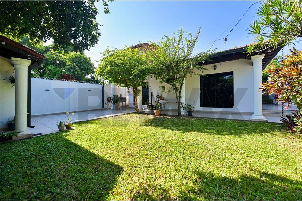CASA DE 3 DORMITORIOS EN LAMBARÉ — foto 3