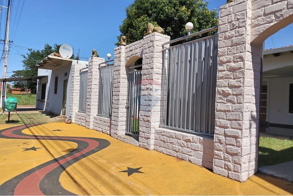 Casa — 3 dorm. — Julián Augusto Saldivar — 3/5
