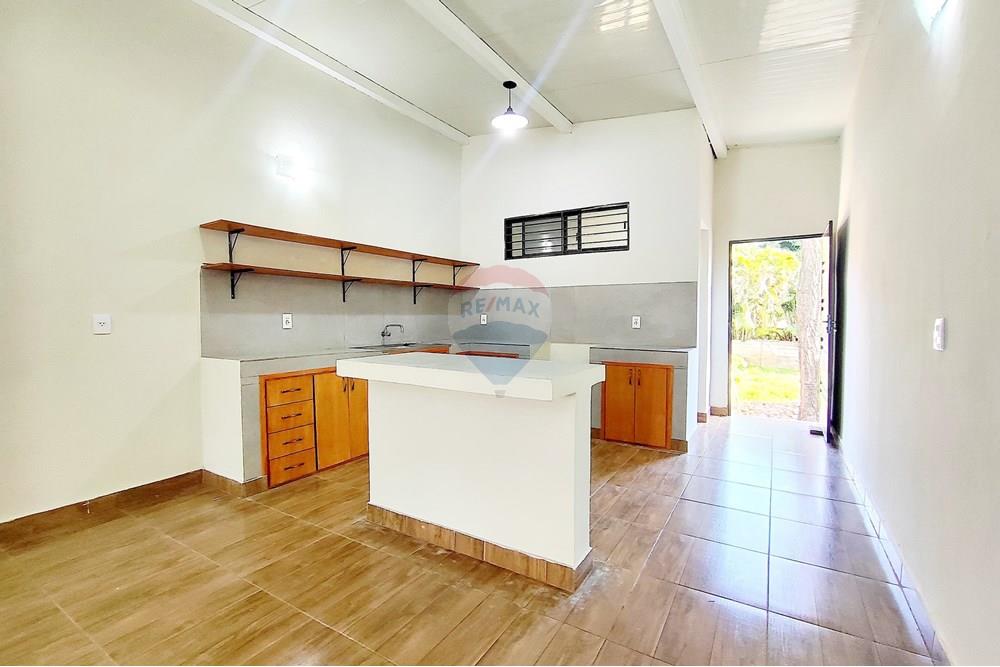Casa — 2 dorm. — Luque — 5/5