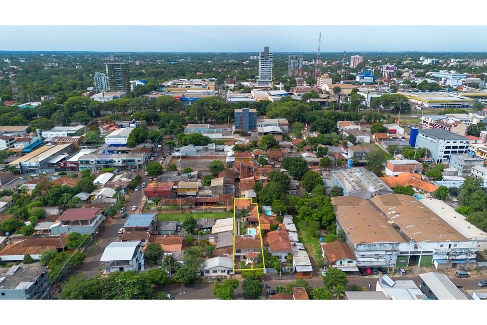 Casa — 8 dorm. — Ciudad Del Este — 3/5