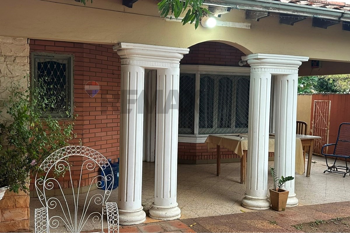 Casa — 4 dorm. — Orilla del Campo Grande — 2/5