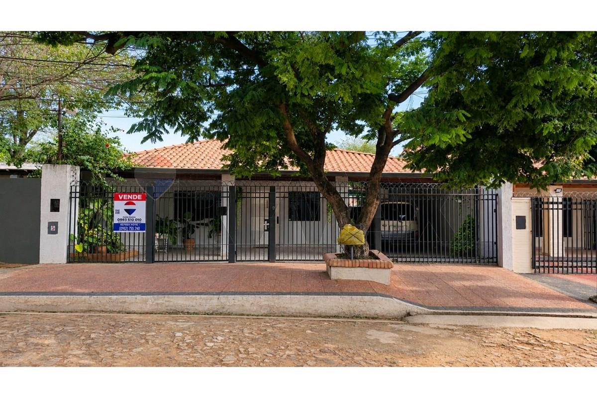 Casa — 4 dorm. — Lambaré — 1/5