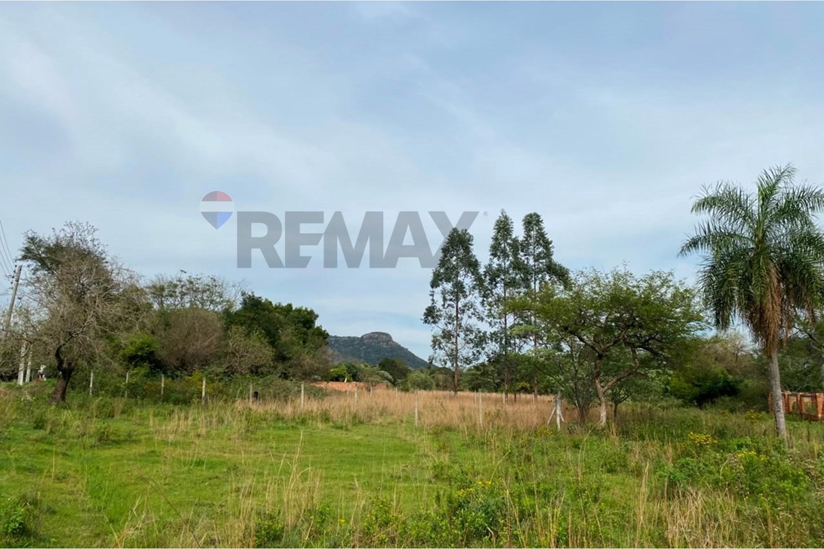 Terreno en esquina en Mbatoví, foto 3