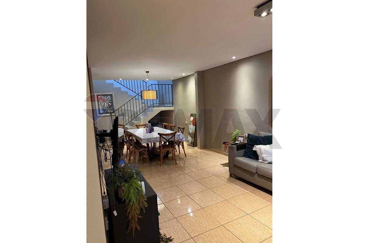 Casa — 4 dorm. — Loma Merlo — 3/5