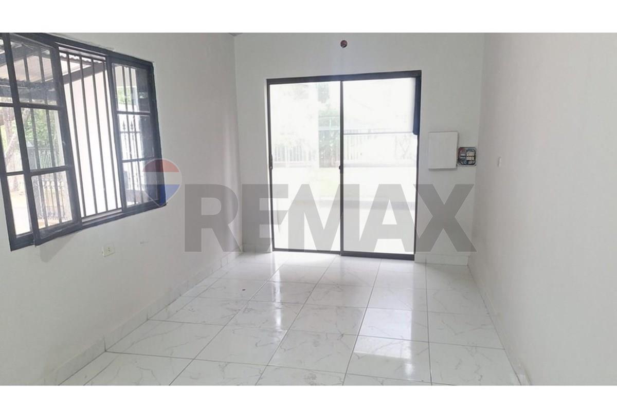 Casa — 2 dorm. — Fernando De La Mora — 2/5