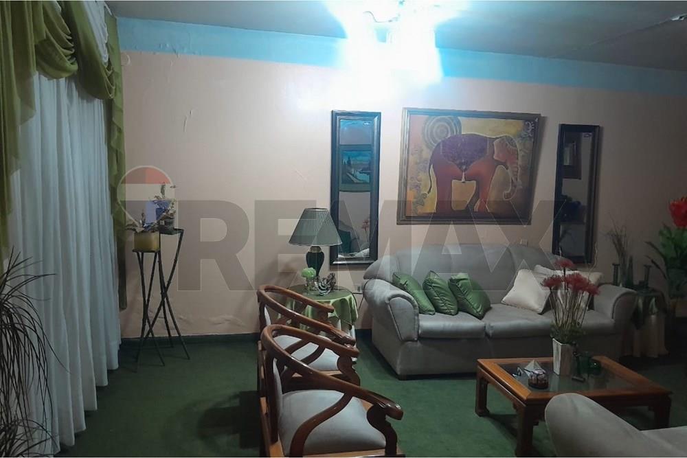 Casa — 4 dorm. — Encarnación — 3/5