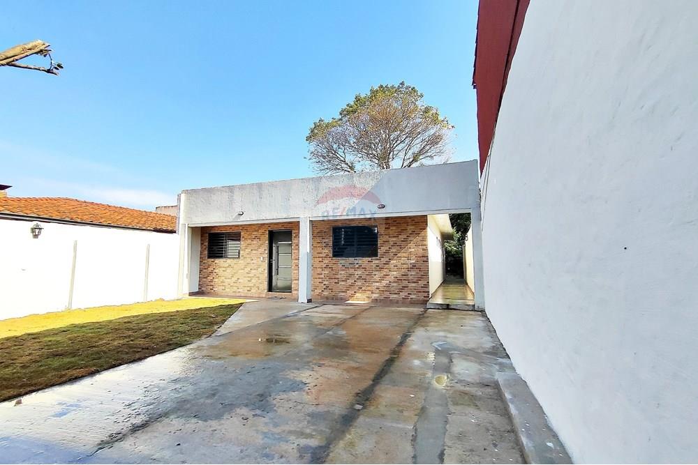 Casa — 2 dorm. — Luque — 3/5