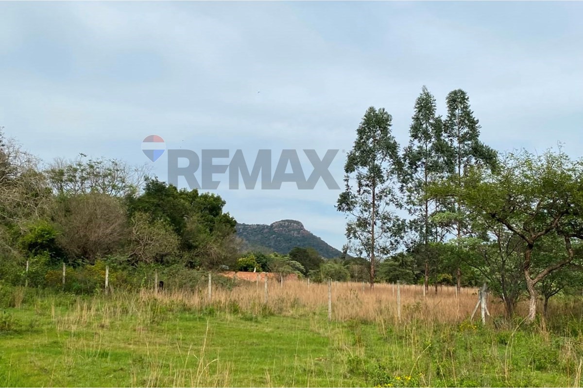 Terreno en esquina en Mbatoví, foto 2