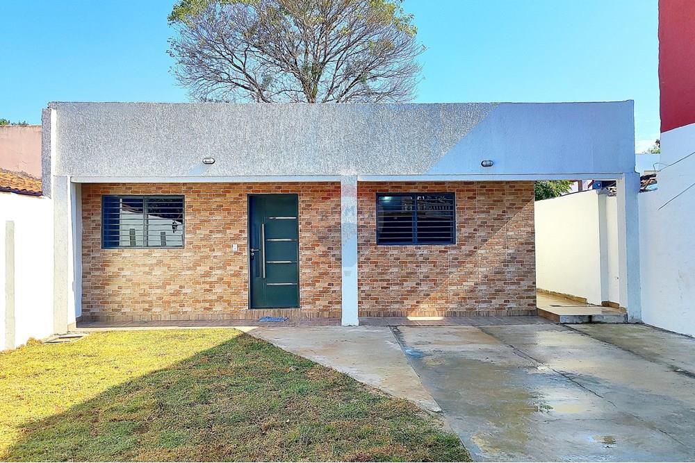 Casa — 2 dorm. — Luque — 1/5