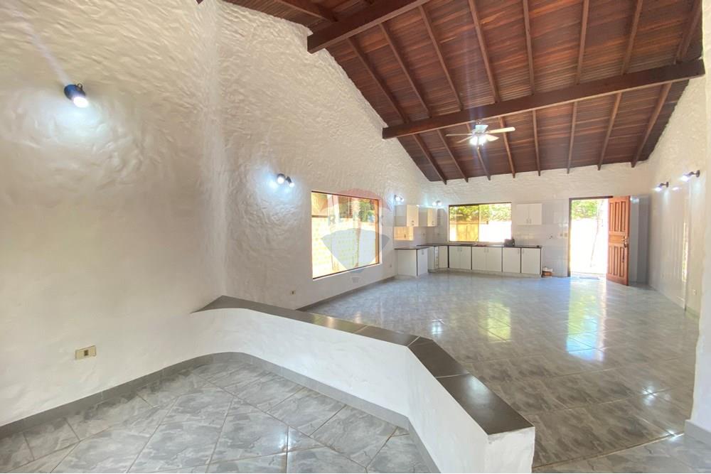 Casa — 2 dorm. — Lambaré — 4/5
