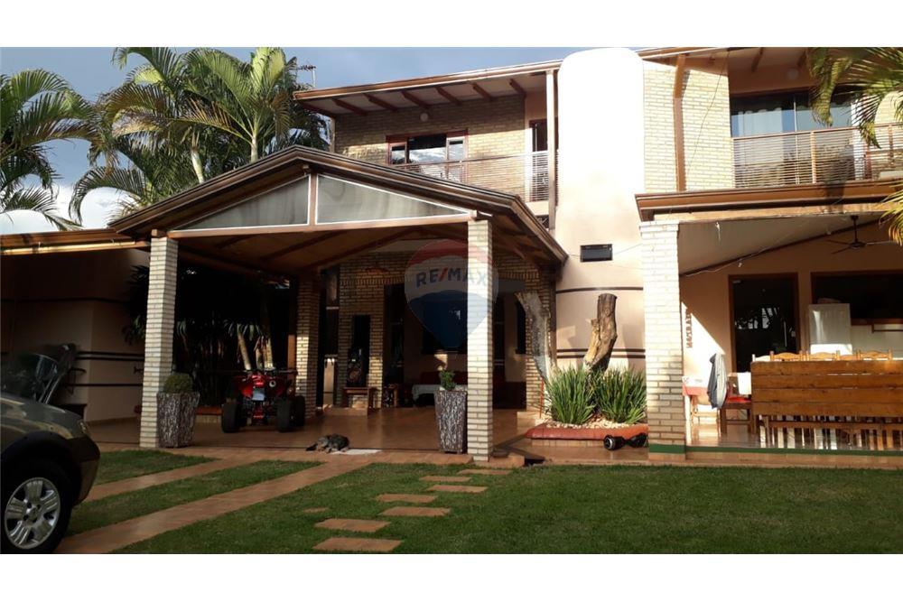 Casa — 4 dorm. — Hernandarias — 2/5