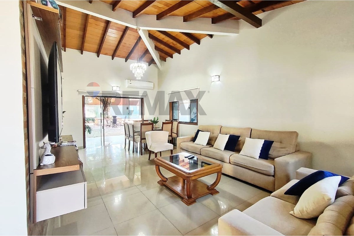 Casa — 3 dorm. — San Lorenzo — 3/5