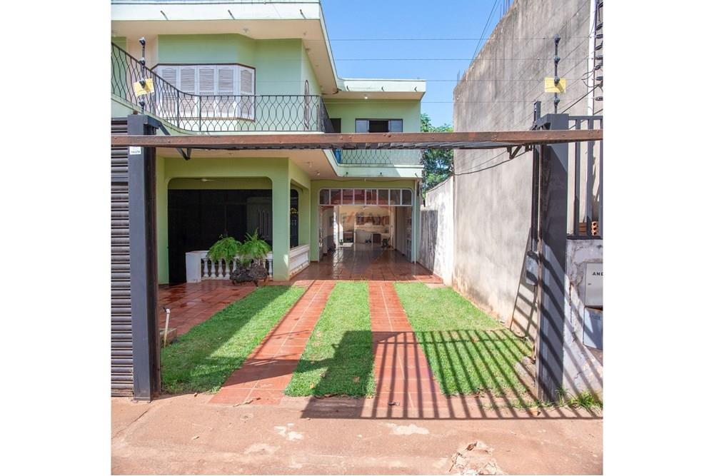 Casa — 5 dorm. — Ciudad Del Este — 5/5