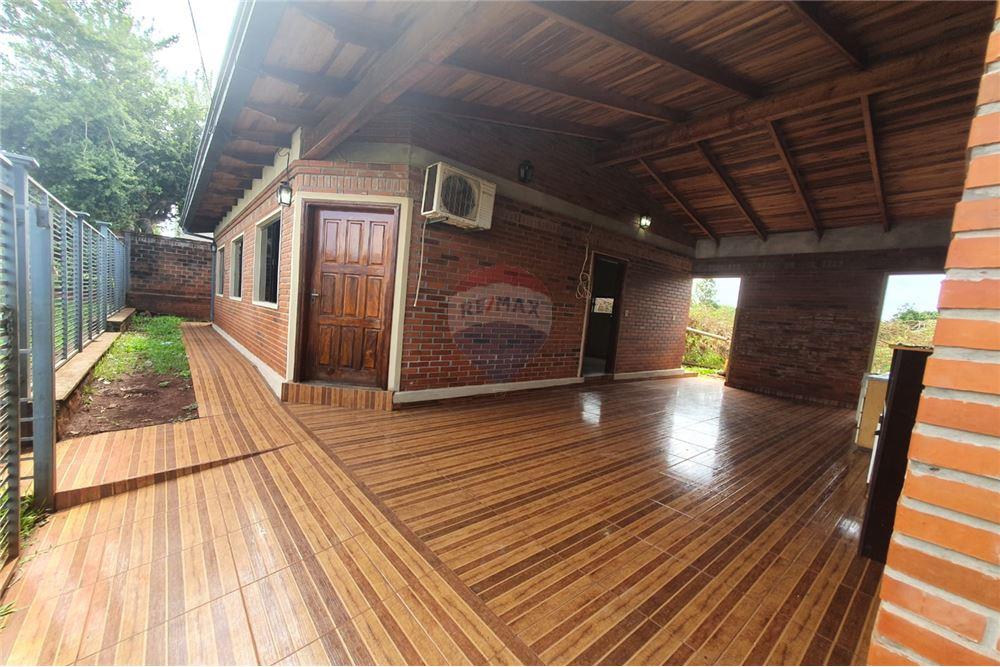 Casa — 3 dorm. — Encarnación — 4/5
