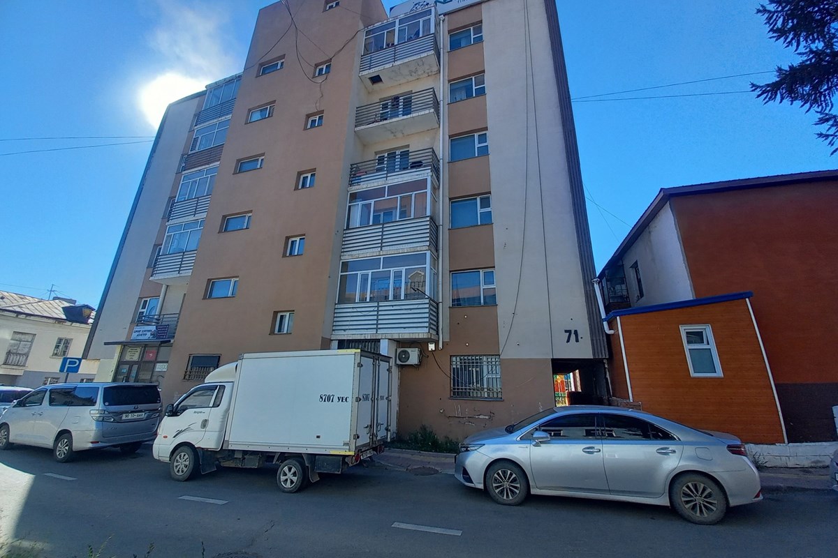 Налайхын төвд 103 м² үйлчилгээний талбай худалдана