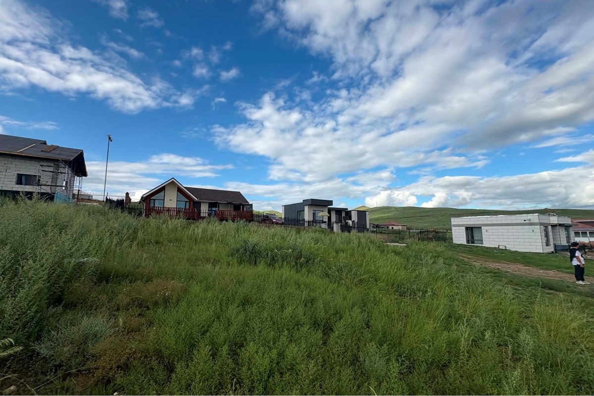 Дарханд байршил сайтай газар зарна!