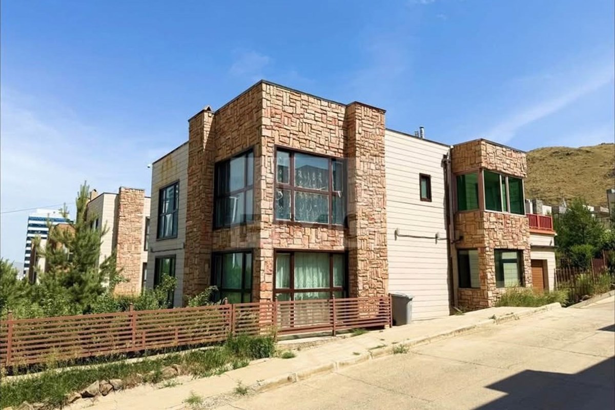 Нүхт Солонго хотхонд 286м² Single House зарна