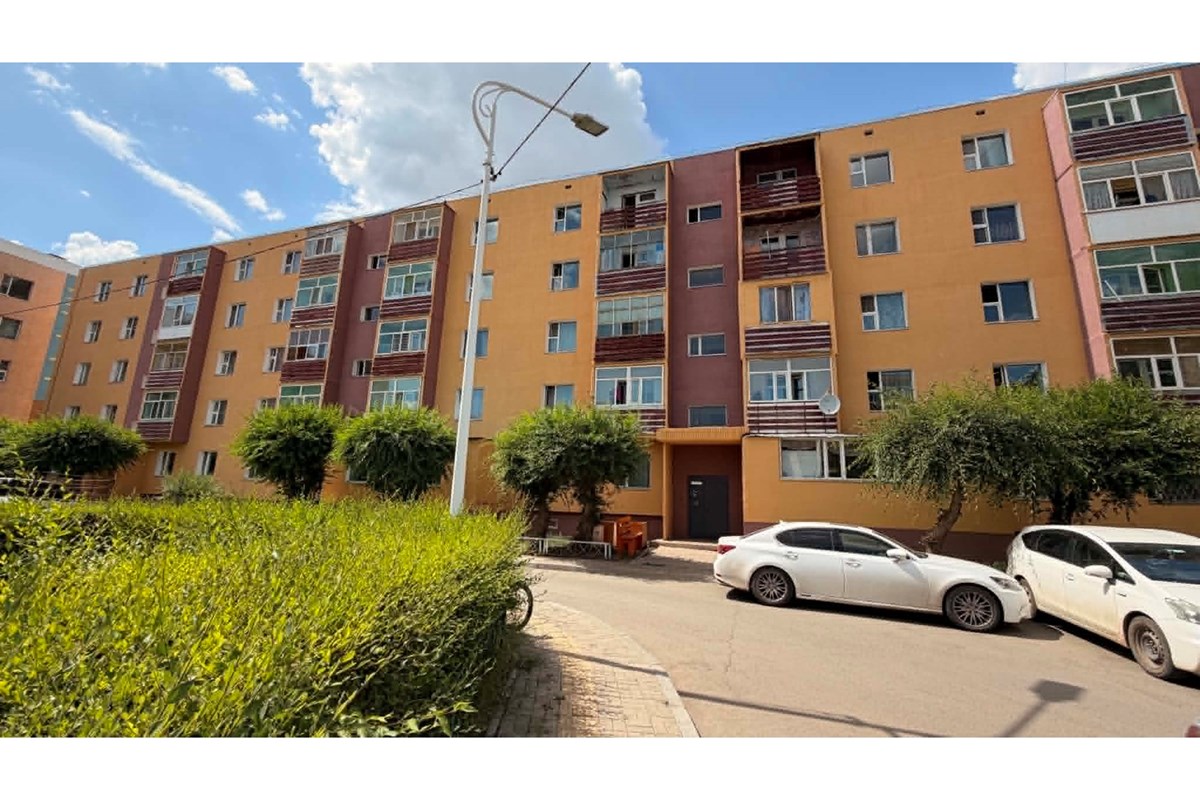 Багануур дүүрэгт 75м2 3өрөө