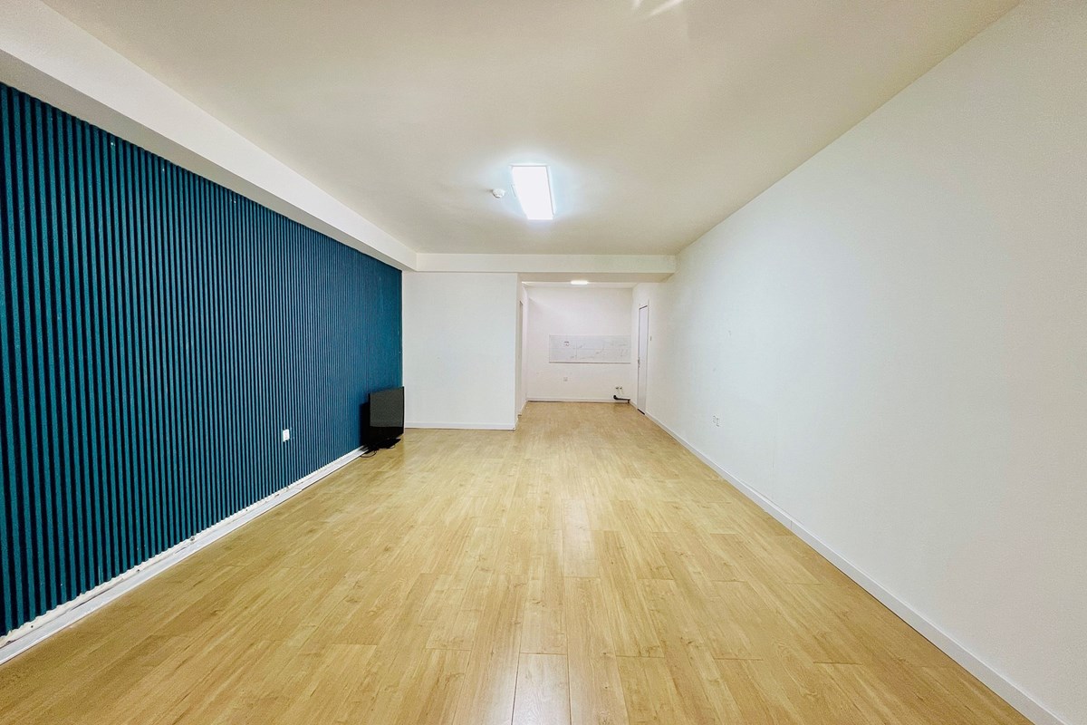 82.75m² retail space for sale — 2
