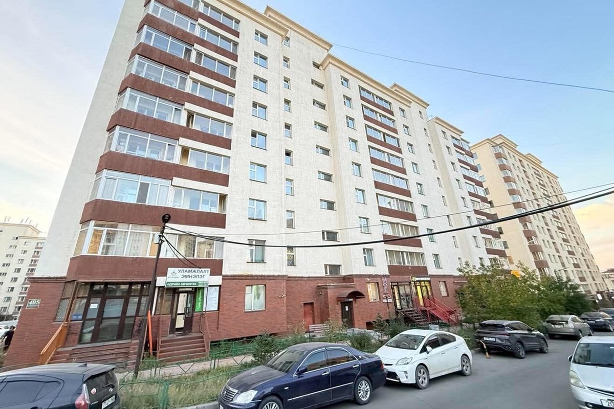 Ханбогд хотхонд 77.2 мкв 3 өрөө худалдана