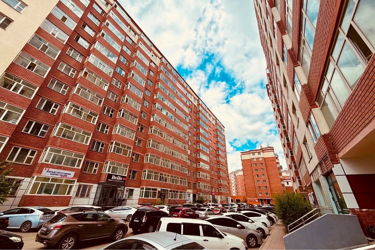 8 нэрийн дэлгүүр худалдана.