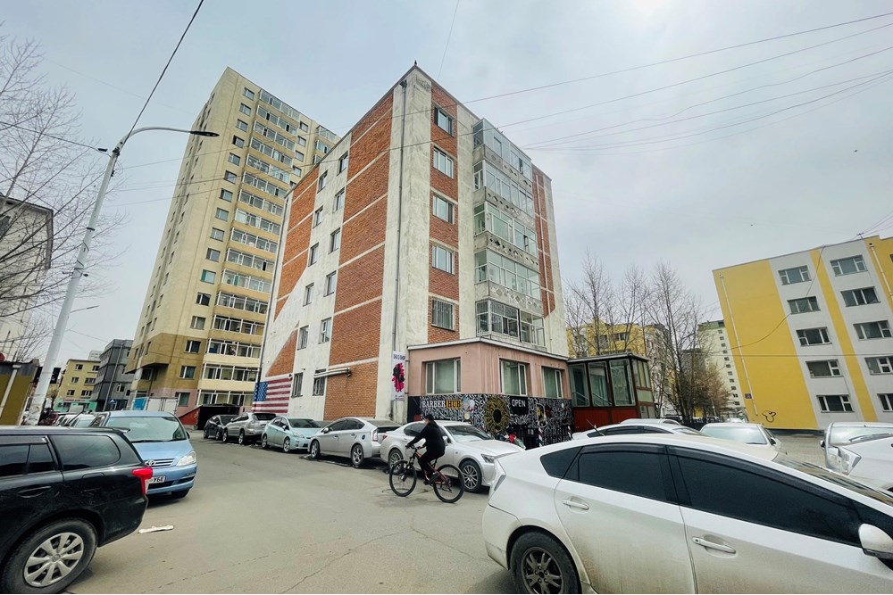 их дэлгүүрийн хойно бүрэн тавилгатай 2 өрөө байр
