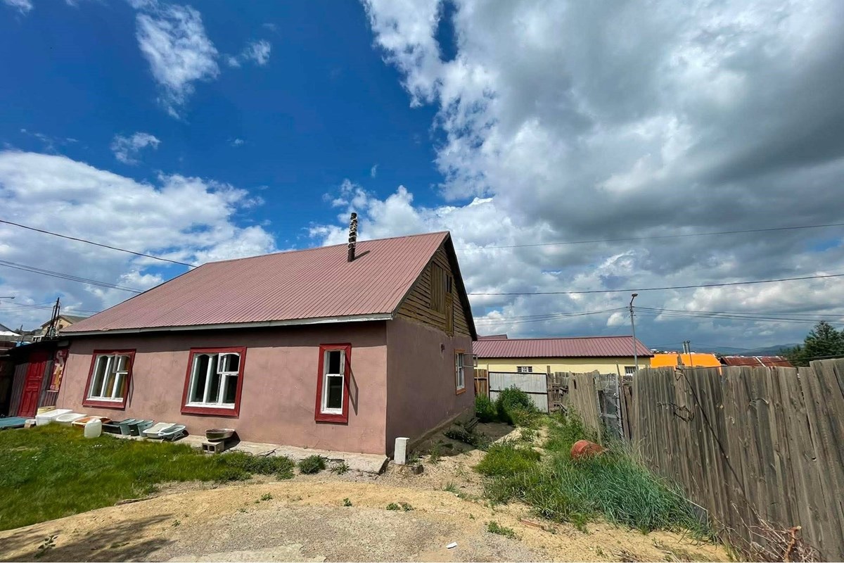 yard house for sale — 3